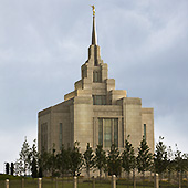 Tempel mit Hotelkomplex, Kiew, Ukraine