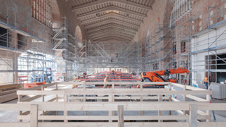 The picture shows the renovation of the Bonatz Building as part of Stuttgart 21.