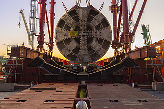 Das Bild zeigt wie die Tunnelbohr