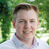 Auf dem Foto sieht man den GIS-Beauftragten Georg Schmid der Zentralen Technik.