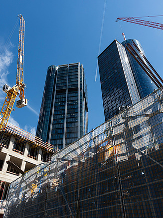 The new Central Business Tower is taking shape against the backdrop of Frankfurt’s skyscrapers