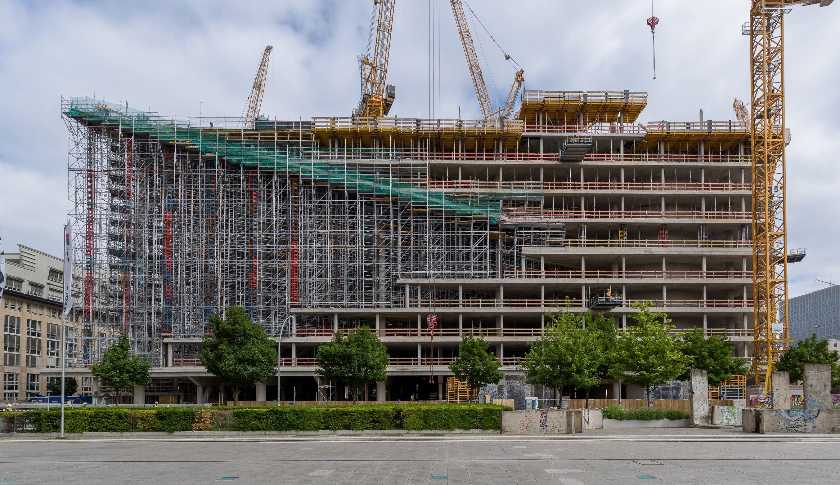 Die fertig gestellte Fassade des Axel-Springer-Neubaus.