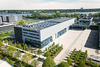 Das Bild zeigt den Erweiterungsbau des ZAL Hamburg aus der Luft.