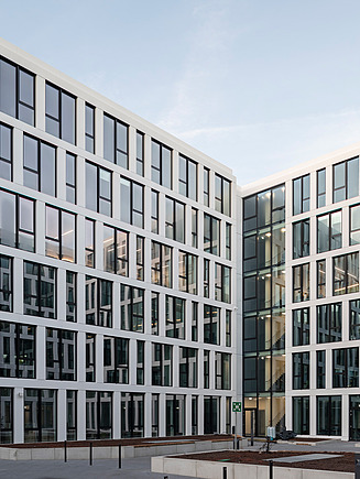 You can see a picture of an excavator digging a heart into the ground. It stands for the fact that the Zentrale Technik offices are always close to the project.