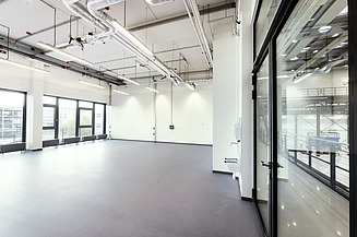 Das Bild zeigt eine der neu entstandenen Büroflächen im ZAL Techcenter.