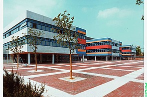 A photo of the Stuttgart-Möhringen school center from the seventies. 