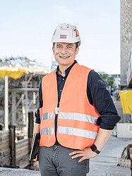 Ambrosius, BIM-Manager bei der Zentralen Technik, ist auf der Baustelle Stuttgart 21 unterwegs.