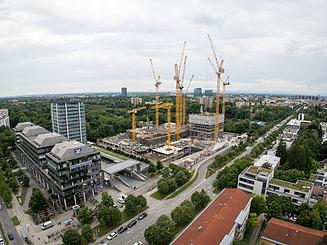 The panorama shows eight cranes on the construction site on Richard-Strauss-Straße in Munich Bogenhausen.