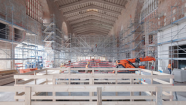 Dieses Bild zeigt die Haupterschließungsebene des neuen Bonatzbaus auf Höhe des Arnulf-Klett-Platzes.