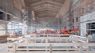 This picture shows the main access level of the new Bonatzbau at the level of Arnulf-Klett-Platz.